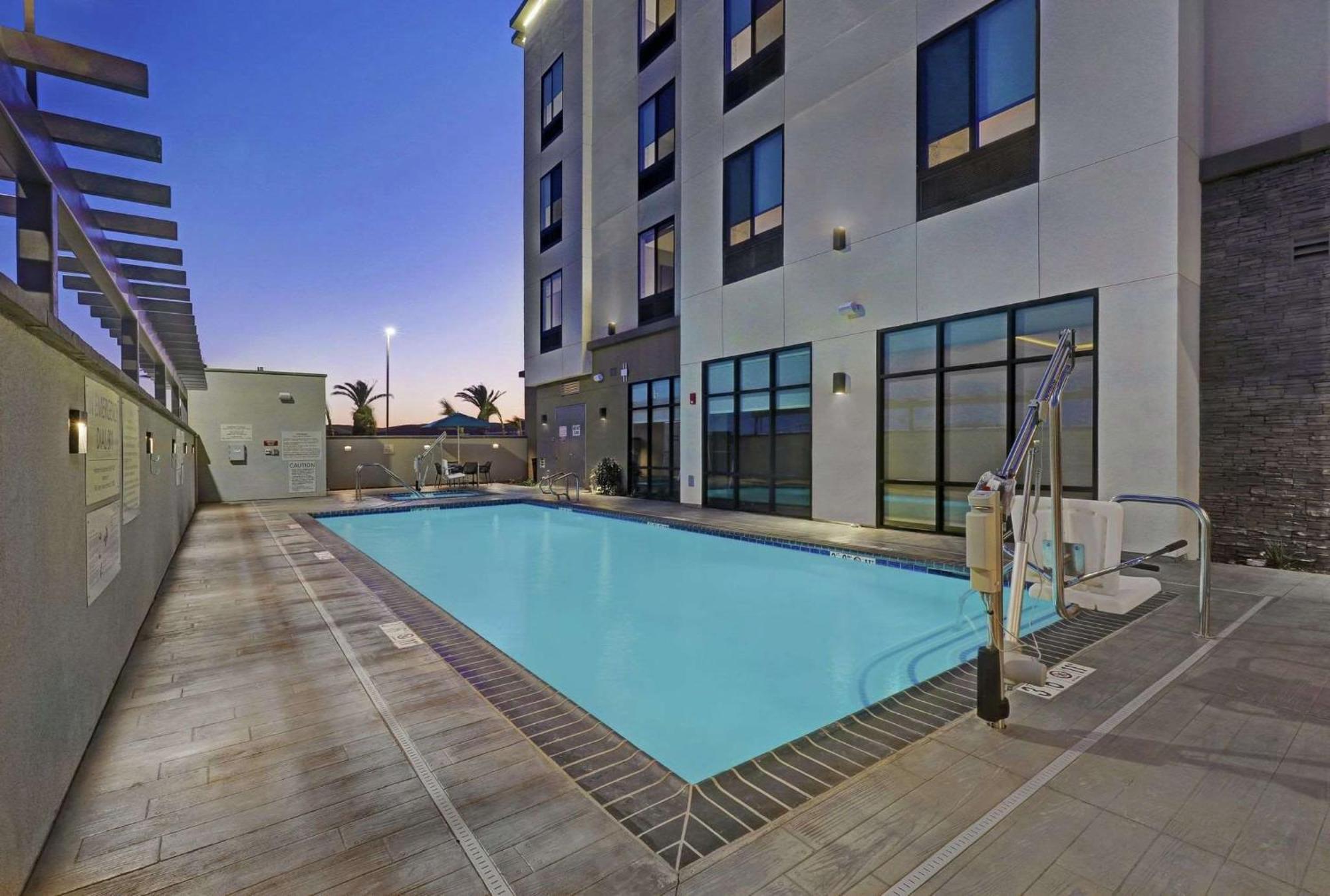 Hampton Inn Patterson, Ca Zewnętrze zdjęcie